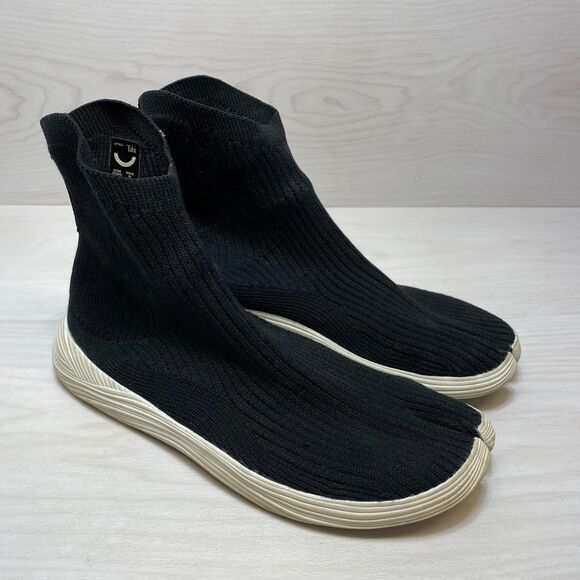 ILYSM Vegan Tabi Sneaker Unisex M7/W8.5 Black White High Top Split Toe Pull On main image 8